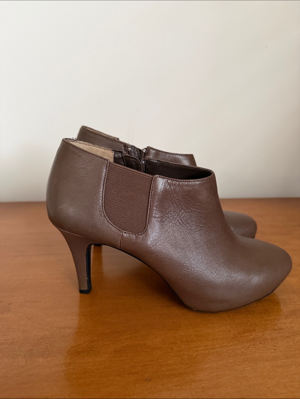 me too Brown Leather Heeled Ankle Booties